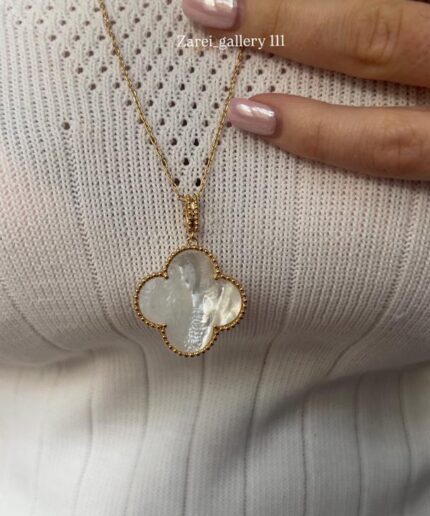 گردنبند تک گل ون کلیف با پلاک داخل سنگ صدف